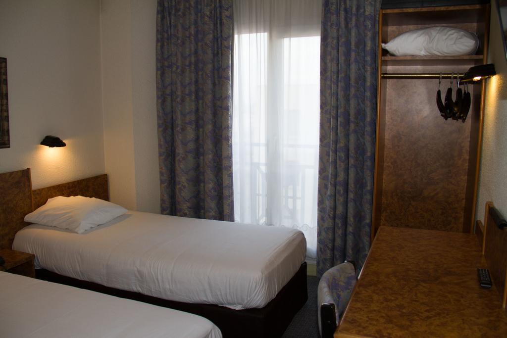 Hotel Du Trosy Clamart Bagian luar foto